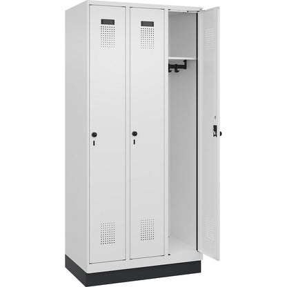 Evolo PLUS locker, 3 compartments, traffic white, W 900 mm, with base plinth, rotary bolt.