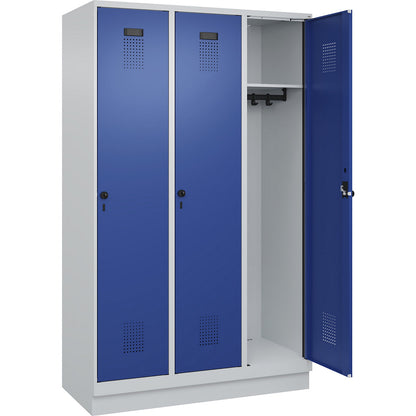 Evolo PLUS locker, 3 compartments, light grey / gentian blue, W 1200 mm, with base plinth, rotary bolt.