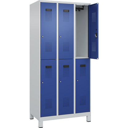Evolo PLUS double deck clothes locker, 3 compartments, light grey / gentian blue, W 900 mm, with wide feet, cylinder lock.