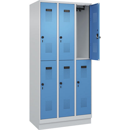 Evolo PLUS double deck clothes locker, 3 compartments, light grey / light blue, W 900 mm, with base plinth, rotary bolt.