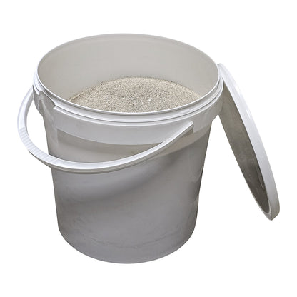 Universal absorbent granulate type III R fine grain, for porous surfaces/asphalt, in 4.5 kg bucket, pack of 24.