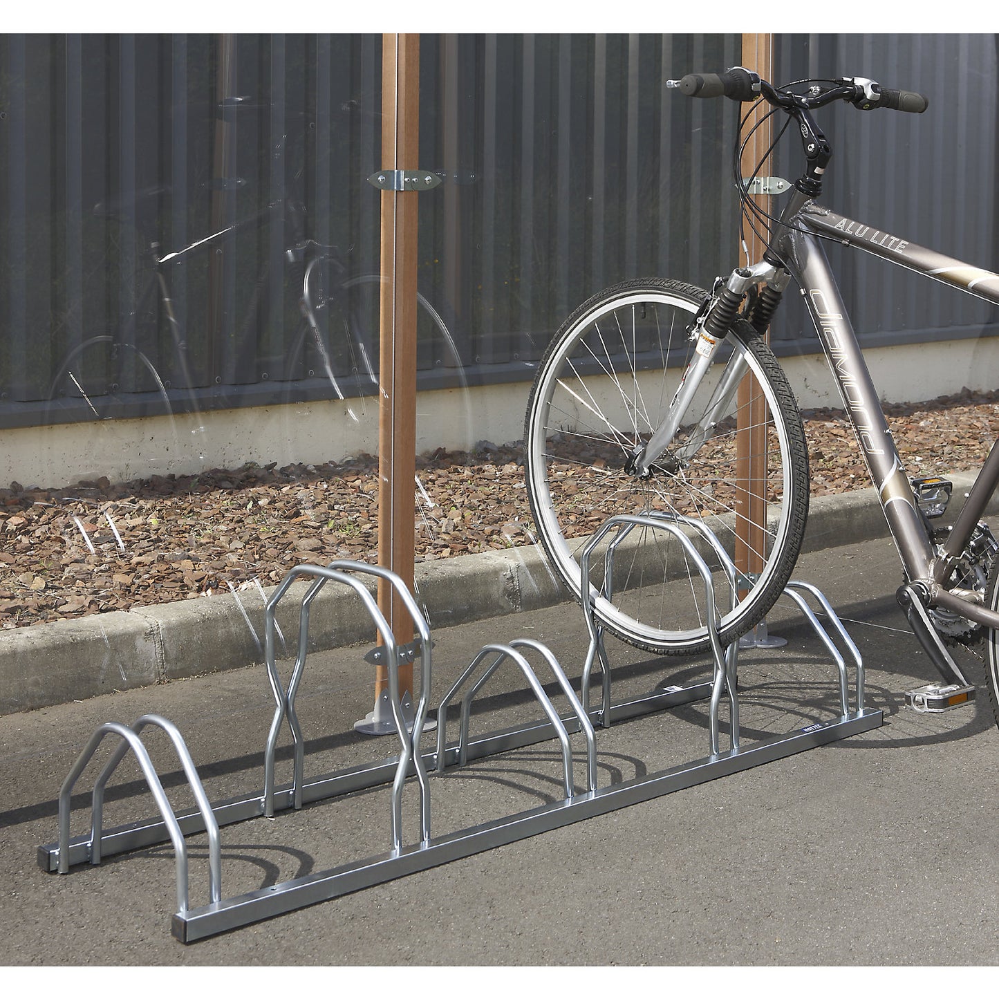 Bicycle rack, 2 levels, 5 parking spots, metal.