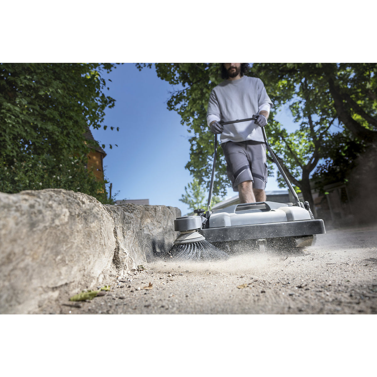 Sweeping machine 70/15 C Classic, manual, container capacity 32 l.