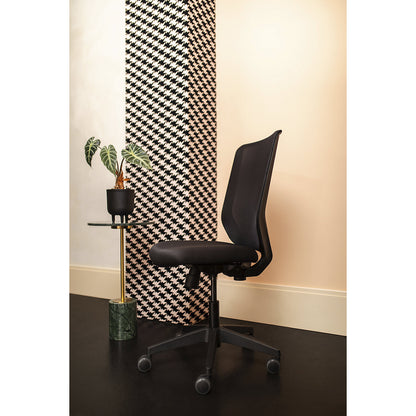 TO-SYNC One office chair, mesh back rest, black.