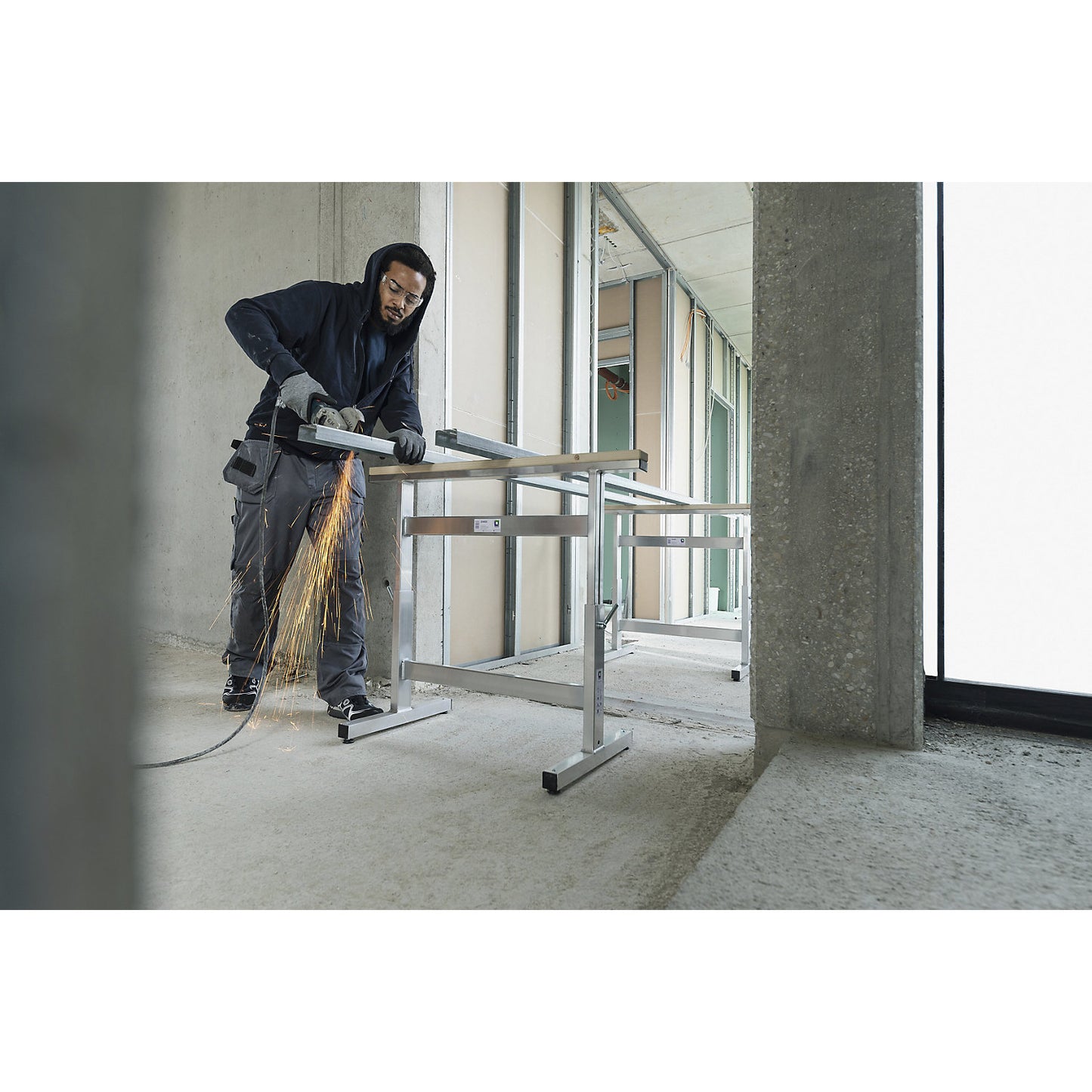 Work trestle, height adjustable, aluminium, height adjustable 700 - 1000 mm.