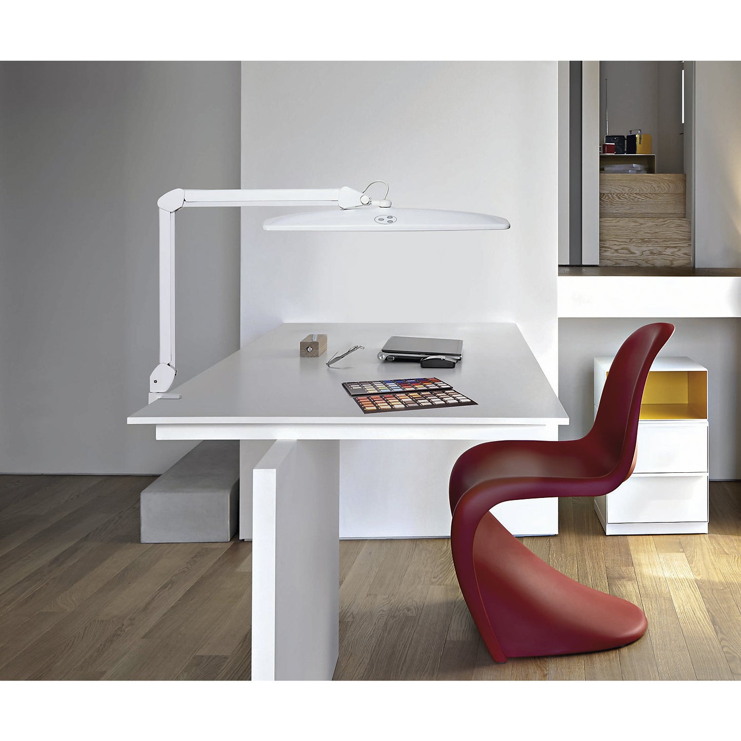 MAULexplore LED desk lamp, dimmable, white.