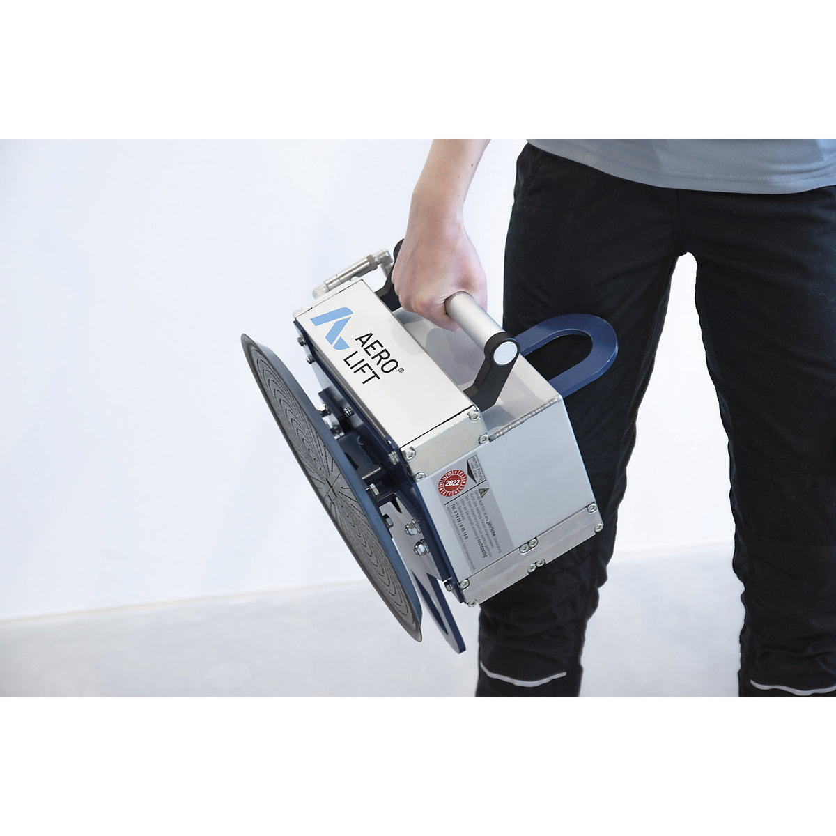 AERO-CUBE vacuum lifter, battery powered, max. load 145 kg.