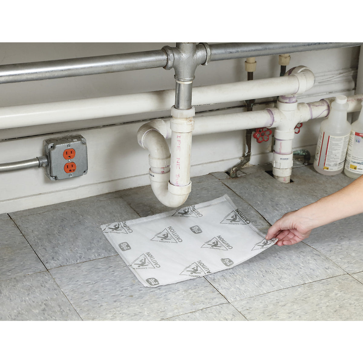 Pads with waterproof bottom side Absorb-&-Lock™, pack of 10, LxW 370 x 370 mm.