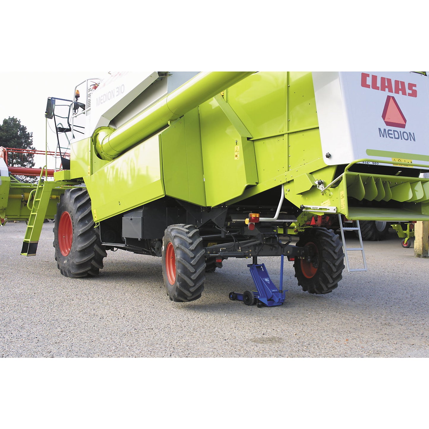 Hydraulic trolley jack, for trucks, agricultural and construction machinery, max. load 6000 kg.