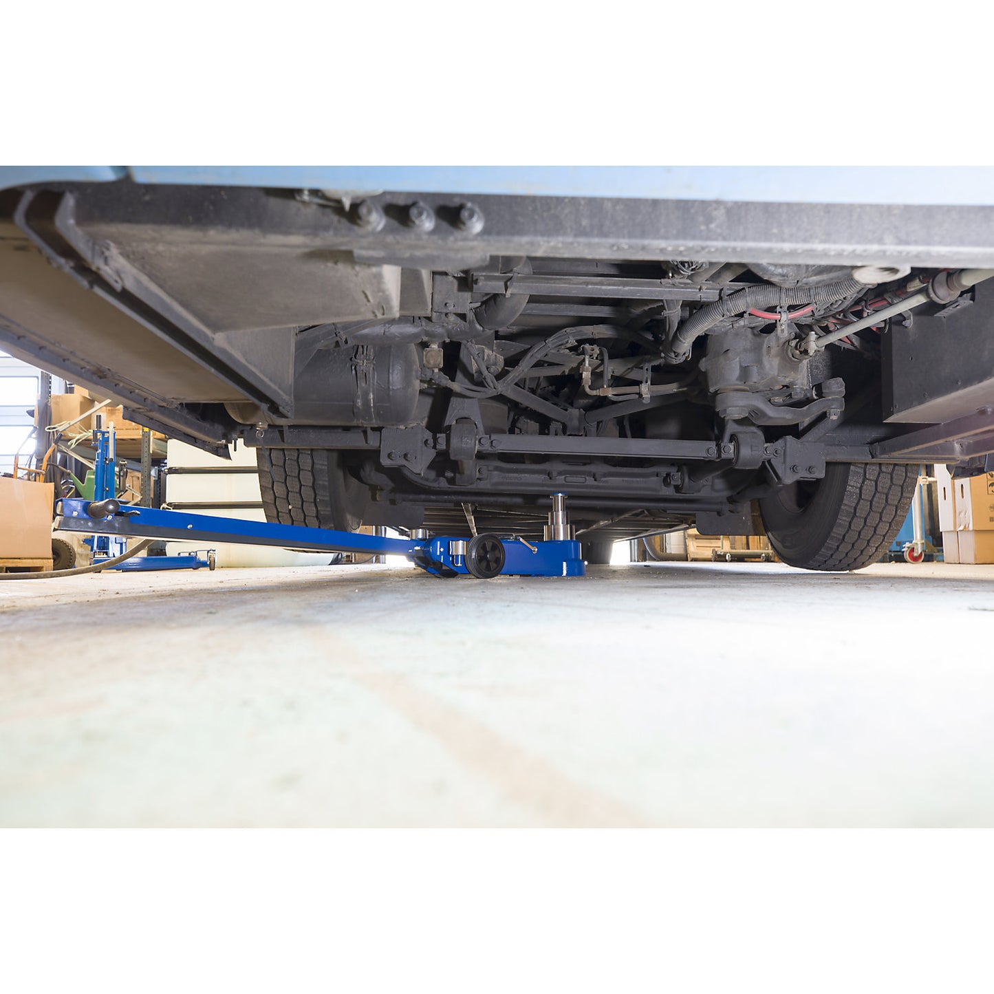 Air-hydraulic car jack 50-2/3, 3-stage, max. load 50000 / 25000 / 10000 kg.