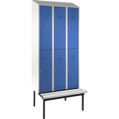 Berlin 2 double deck clothes locker with bench seat, 3 sections, light grey/light blue, width 900 mm, sloping roof shape.
