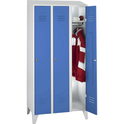 Berlin 2 clothes locker, 3 compartments, light grey/light blue, width 900 mm, sloping roof shape.
