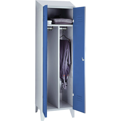 Berlin 2 clean and dirty locker, centre divider, 1 compartment, light grey/light blue, width 600 mm, sloping roof shape.