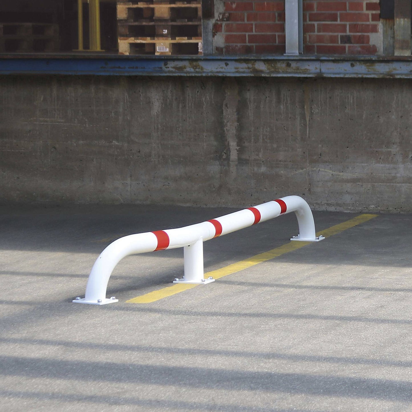 Lorry entry guide, ram protection bar set, LxWxH 2800 x 108 x 280 mm, pair, white/red.