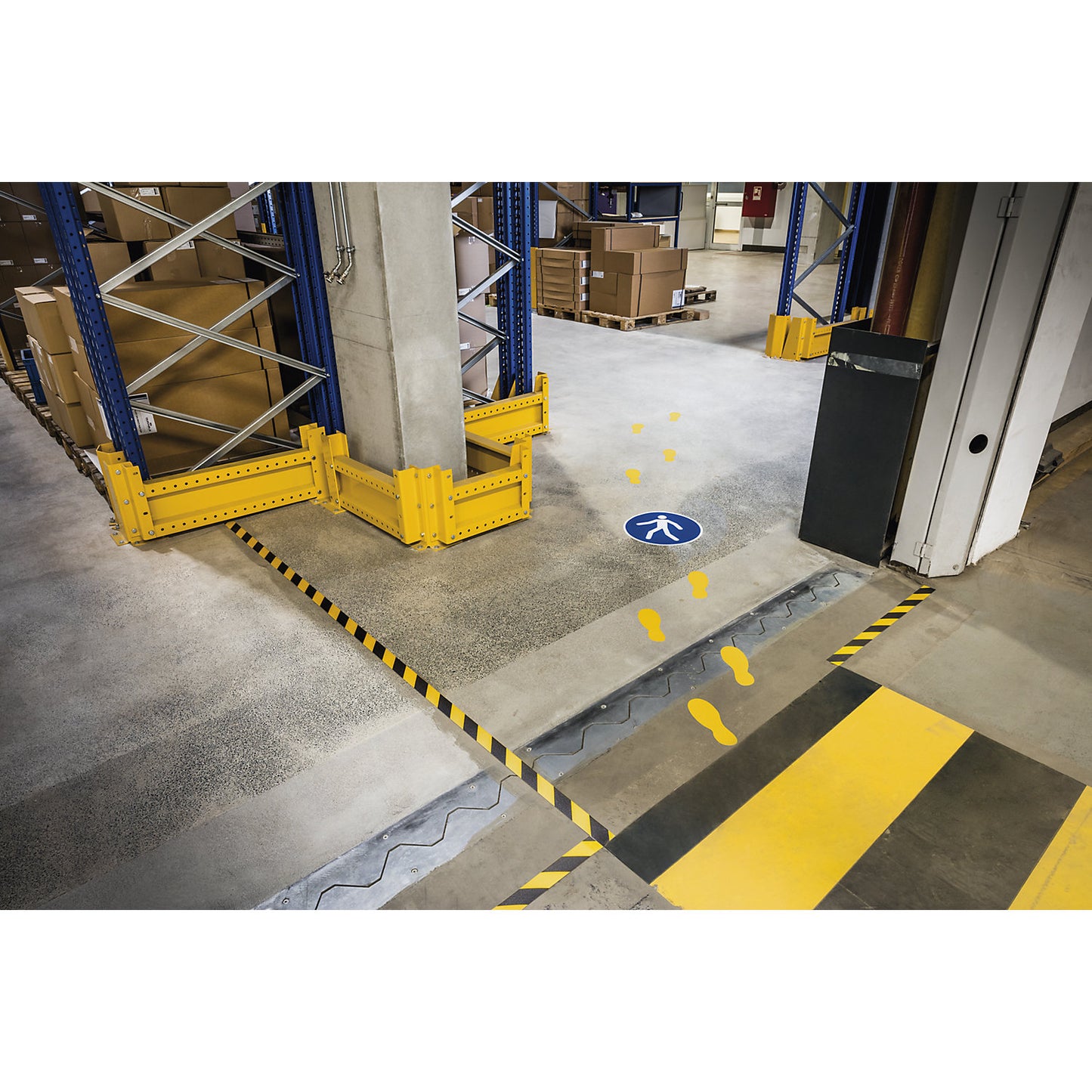 Mandatory signs, use pedestrian walkway, Ø 430 mm, PVC.