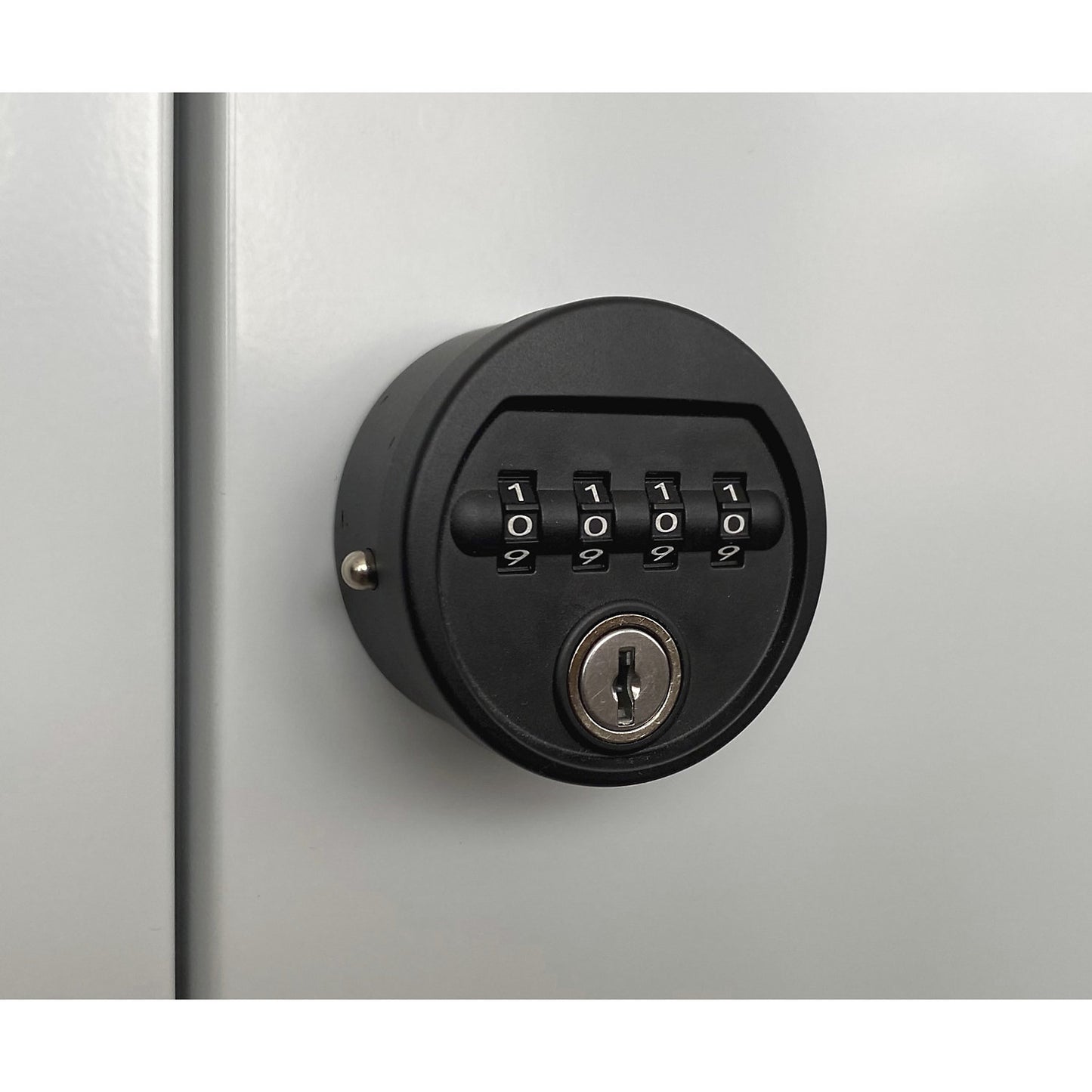 Combination lock, 10000 possible combinations, extra cost per lock.
