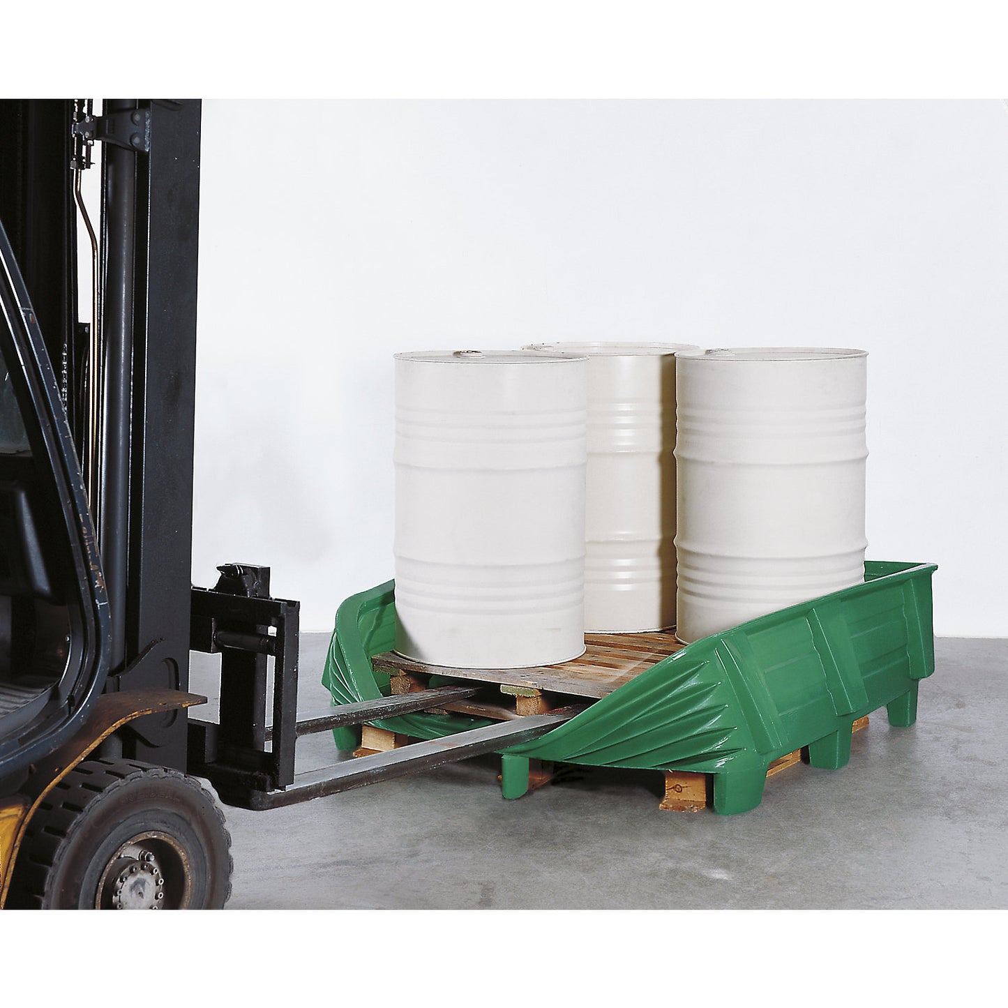 PE transport sump tray, sump capacity 430 l, LxWxH 1500 x 1550 x 500 mm, with wooden pallet 1200 x 1200 mm.
