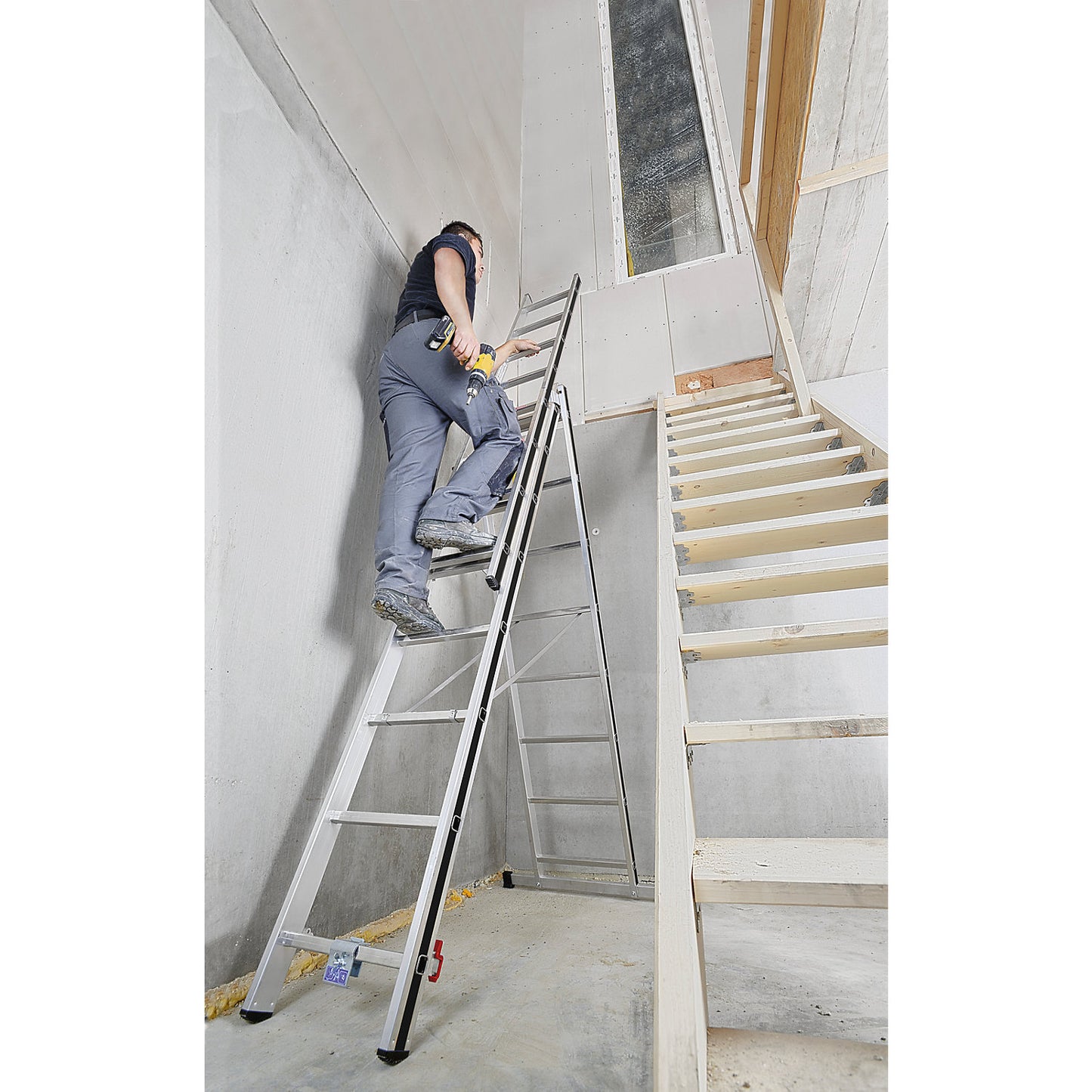 Aluminium multi-purpose ladder, entry level model, 3 x 8 rungs, max. working height 5.96 m.