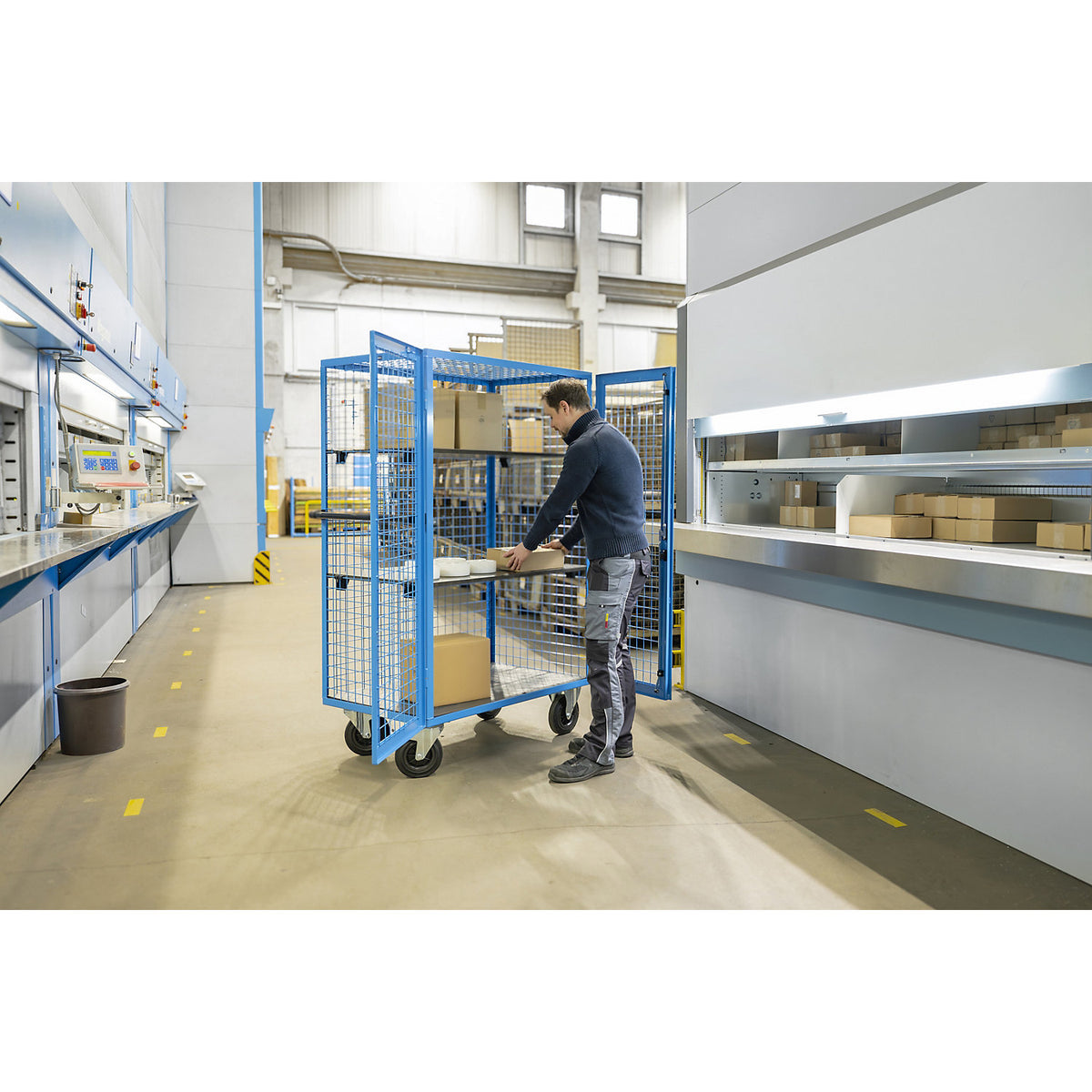 Shelf truck, detachable mesh panel, 1 shelf, light blue.