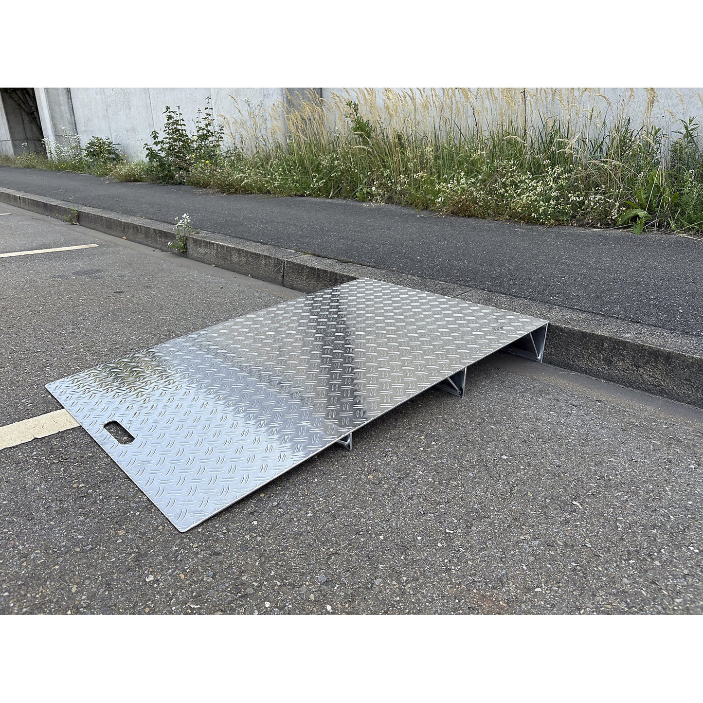 Bridge plate, variable to adjust, 120 - 165 mm height difference.
