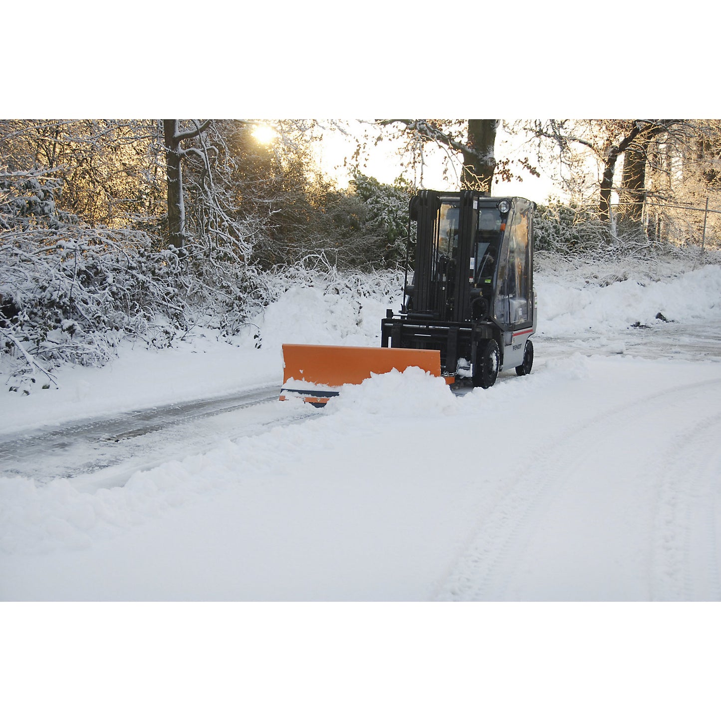 Snow plough for forklifts, rubber scraping edge, blade width 2100 mm.