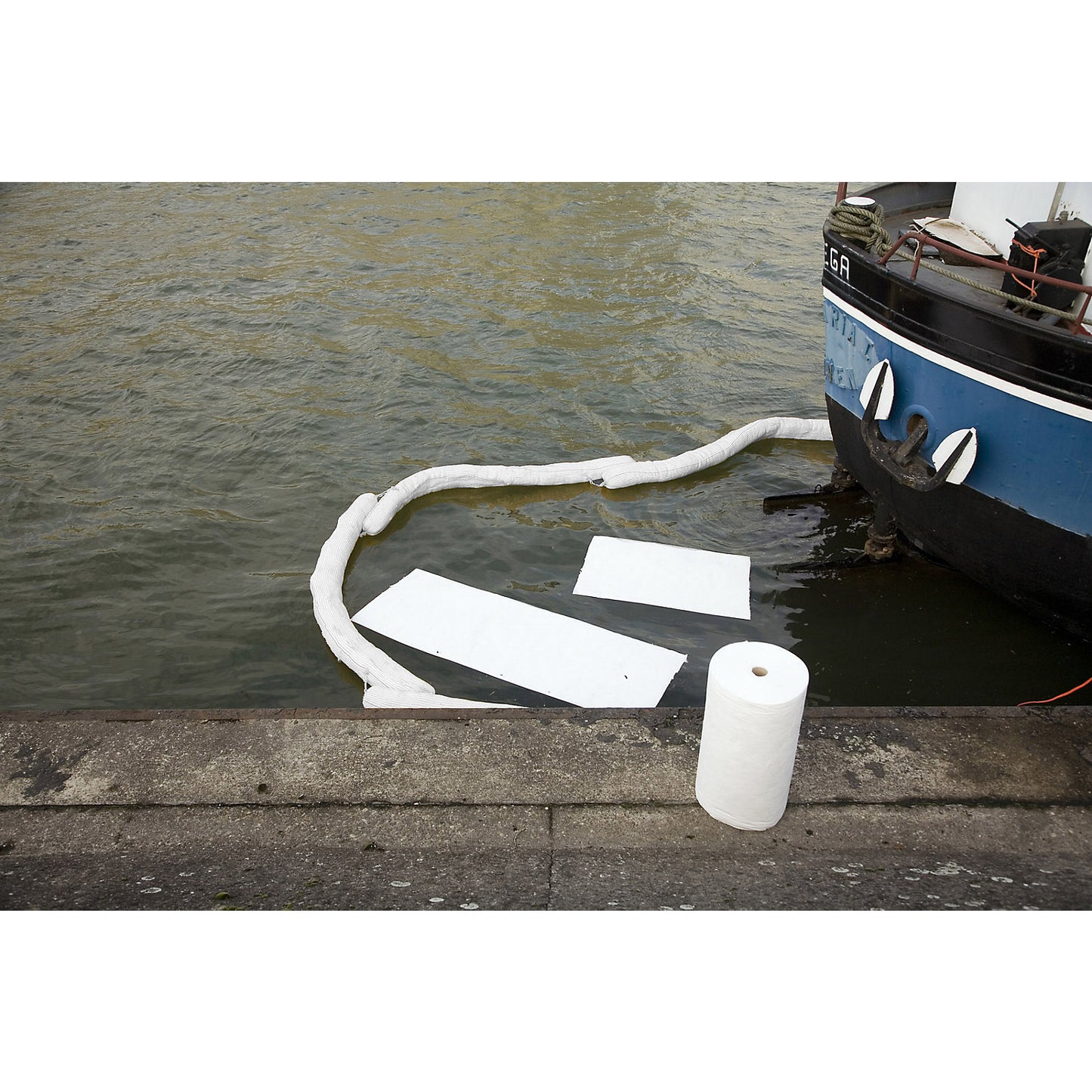 Oil barrier with PP chip filling, 5000 mm, pack of 2, Ø 130 mm, 114 l/pack.