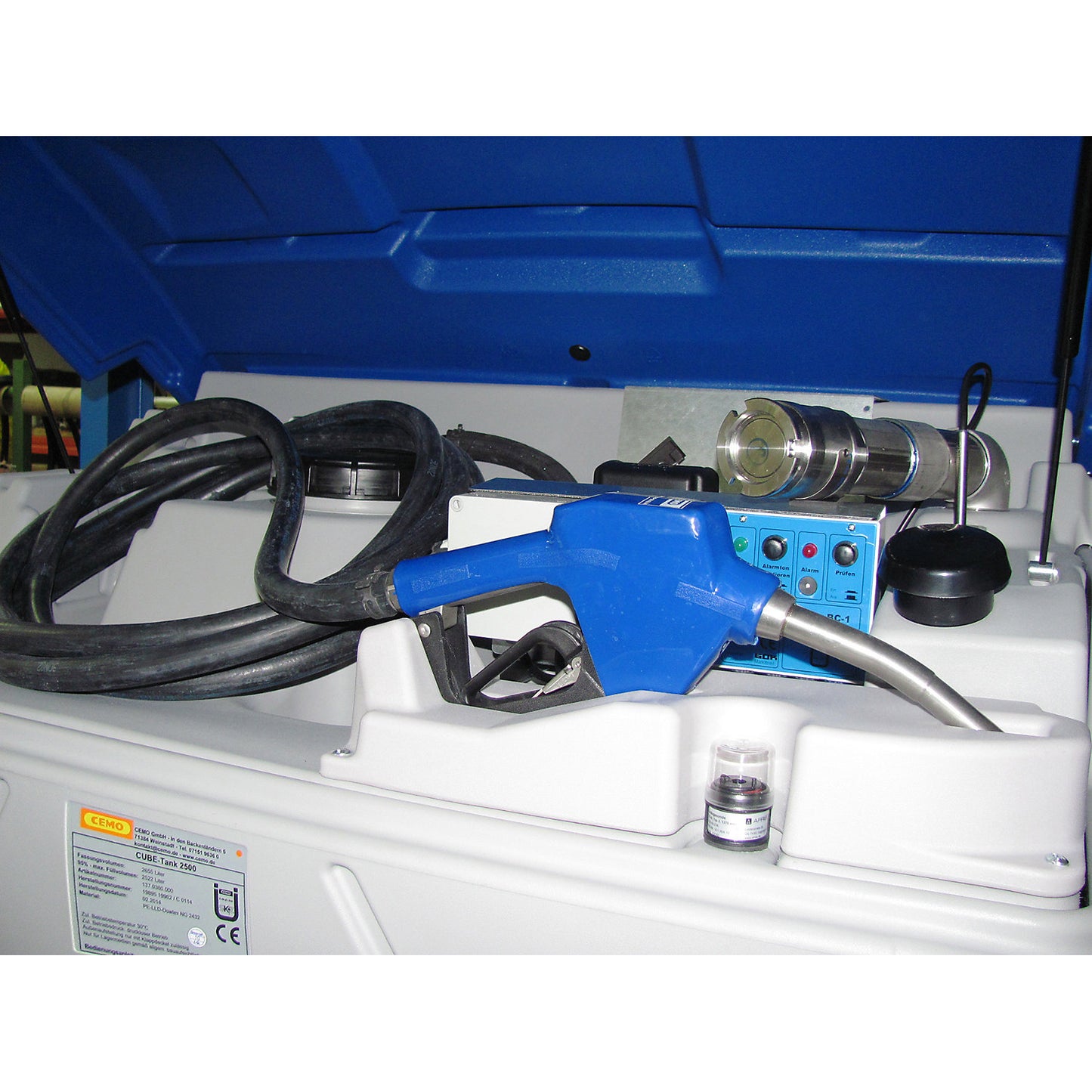 CUBE tank for AUS 32 (AdBlue®), Outdoor Basic, with hinged lid, height 1800 mm, capacity 1500 l.