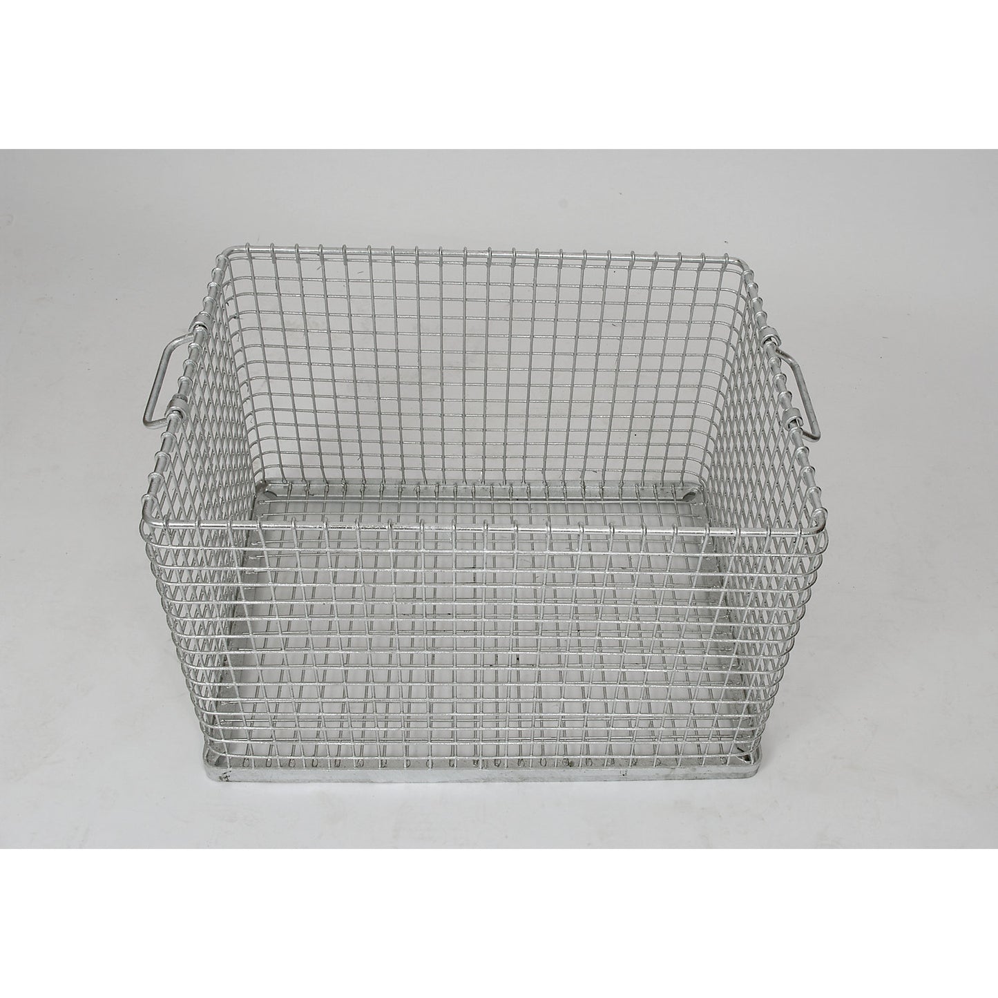 Stacking basket for heavy items, narrow mesh size, external dims. LxWxH 615 x 455 x 400 mm.