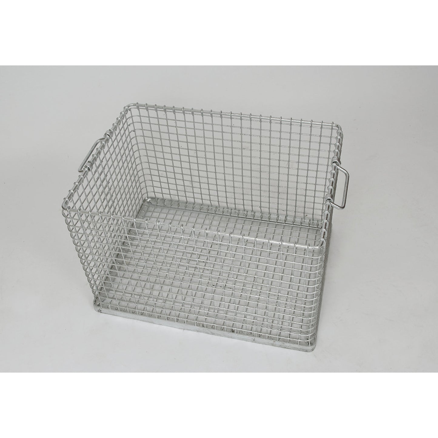 Stacking basket for heavy items, narrow mesh size, external dims. LxWxH 615 x 455 x 400 mm.