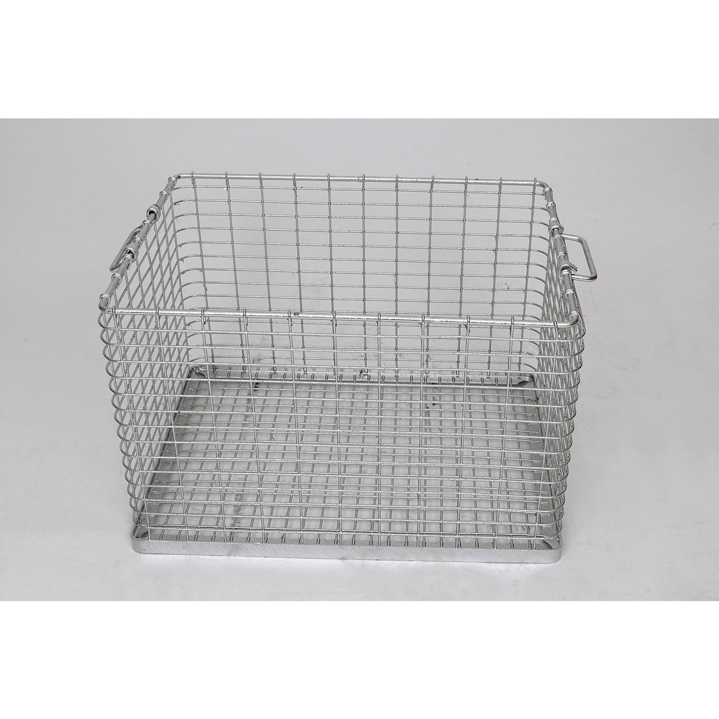 Stacking basket for heavy items, large mesh size, external dims. LxWxH 615 x 455 x 400 mm.