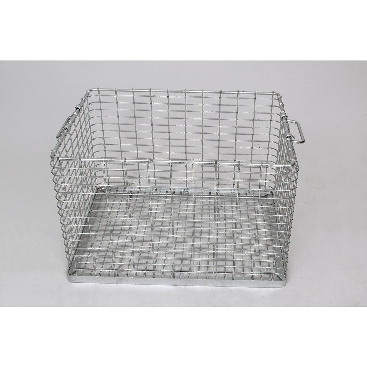 Stacking basket for heavy items, large mesh size, external dims. LxWxH 615 x 455 x 400 mm.