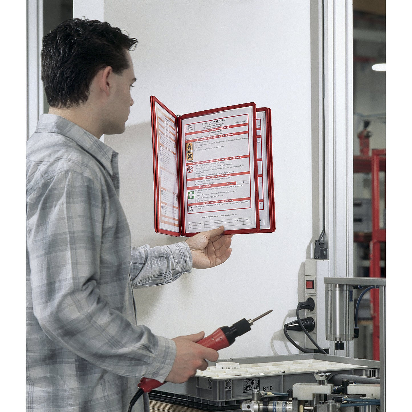 Complete wall holder set, 5 x A4 clear view panels, pack of 2, red frame.