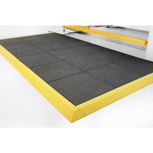 Fatigue-Step workstation floor covering, with closed surface, nitrile rubber, 900 x 900 mm, black.