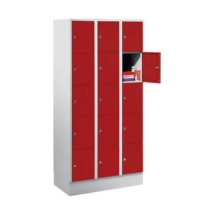 München 5-fold compartment locker, 3 compartments, light grey / flame red, W 900 mm, with base plinth.