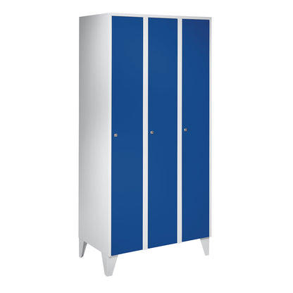 Munich locker, 3 compartments, light grey / gentian blue, W 900 mm, with feet.